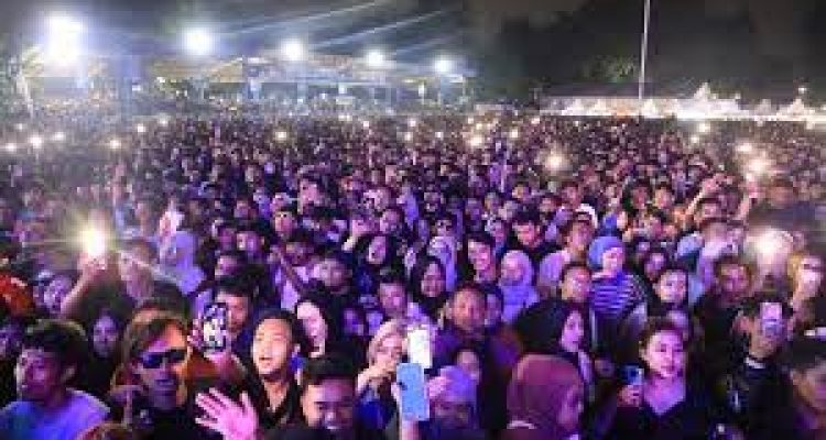 Nonton Konser Langsung vs Streaming Online: Mana Lebih Baik?