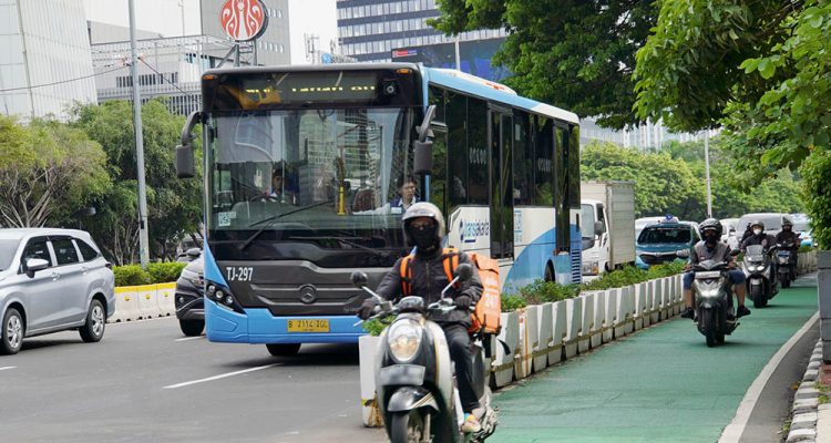 Duel Transportasi: Pilih Transportasi Publik vs Transportasi Pribadi?